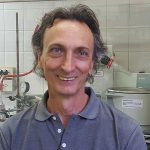 El responsable principal del estudio, doctor Adolfo Iribarren, investigador del CONICET en el Laboratorio de Biocatálisis y Biotransformaciones de la Universidad Nacional de Quilmes. 