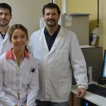 Algunos integrantes del avance científico: La directora del estudio, la bioquímica Mariela Marani, y los doctores Orlando Pérez (izq.) y Néstor Basso, también investigadores del Centro Científico Tecnológico (CCT) CONICET-CENPAT, en Puerto Madryn, Chubut. Créditos: D. Nuñez de la Rosa. Comunicación CCT CONICET-CENPAT