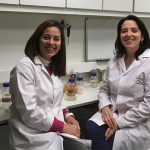 La doctora Luciana Gerez y la biotecnóloga Alejandra Correa Deza, investigadoras del CERELA, formaron parte del grupo de científicas de Tucumán que lograron el avance científico. 