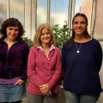 Las doctoras María Eugenia Segretin, Rita M. Ulloa y Elisa I. Fantino en el invernadero del Instituto de Investigaciones en Ingeniería Genética y Biología Molecular "Dr. Héctor N. Torres" (INGEBI), que depende del CONICET. 