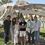 El director del estudio, Rolando González-José, director del Instituto Patagónico de Ciencias Sociales y Humanas (IPCSH), en Puerto Madryn, Chubut, la primera autora del estudio, Soledad de Azevedo, y otros investigadores del IPCSH. 