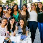 Las autoras del cuento, “las tres mosqueteras”, recibiendo el premio del concurso literario "Cientichicas de mi país" organizado por el grupo "Amautas Huarmis".