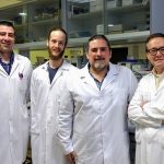 Los doctores Ignacio Larráyoz (izq.), del Centro de Investigación Biomédica de La Rioja (CIBIR) de España, Manuel Soliño y Manuel Rey Funes Rey, del Instituto de Biología Celular y Neurociencia "Prof. E. De Robertis", y Alfredo Martínez, del CIBIR.