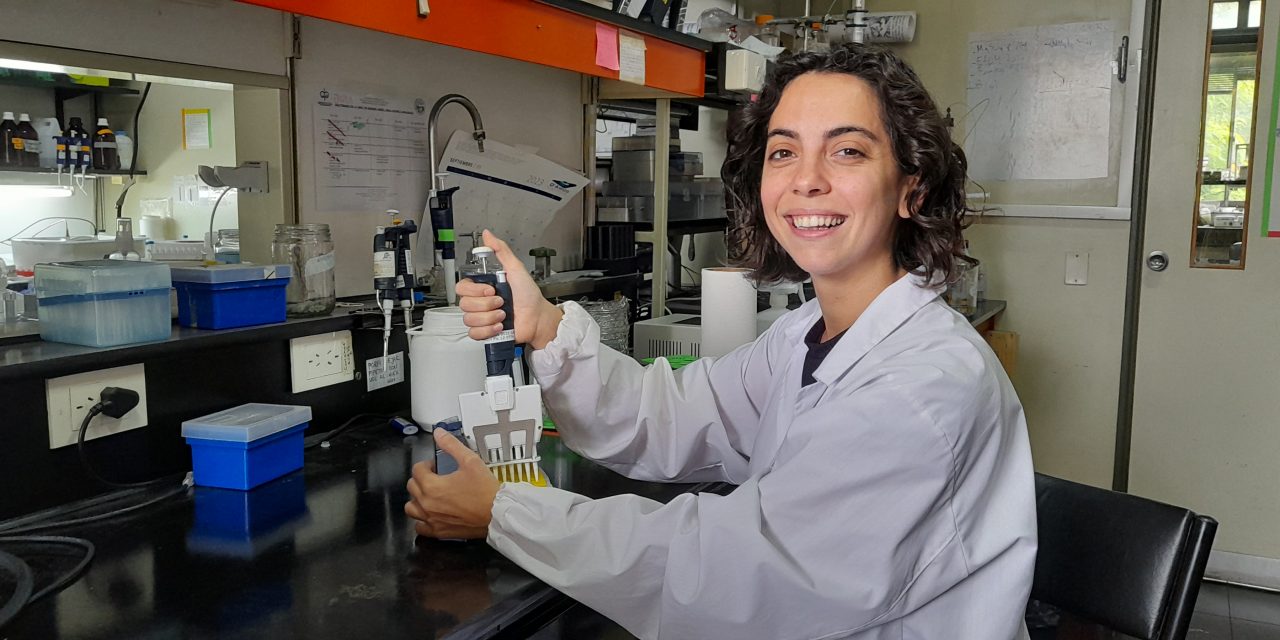 Premio Fima Leloir 2023 para una joven científica que busca desarrollar nuevas estrategias contra bacterias que causan enfermedades graves