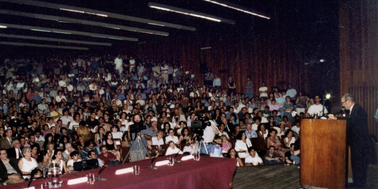 A 40 años del primer anticuerpo monoclonal aprobado para uso clínico, “reviven” un discurso del Nobel argentino que los descubrió